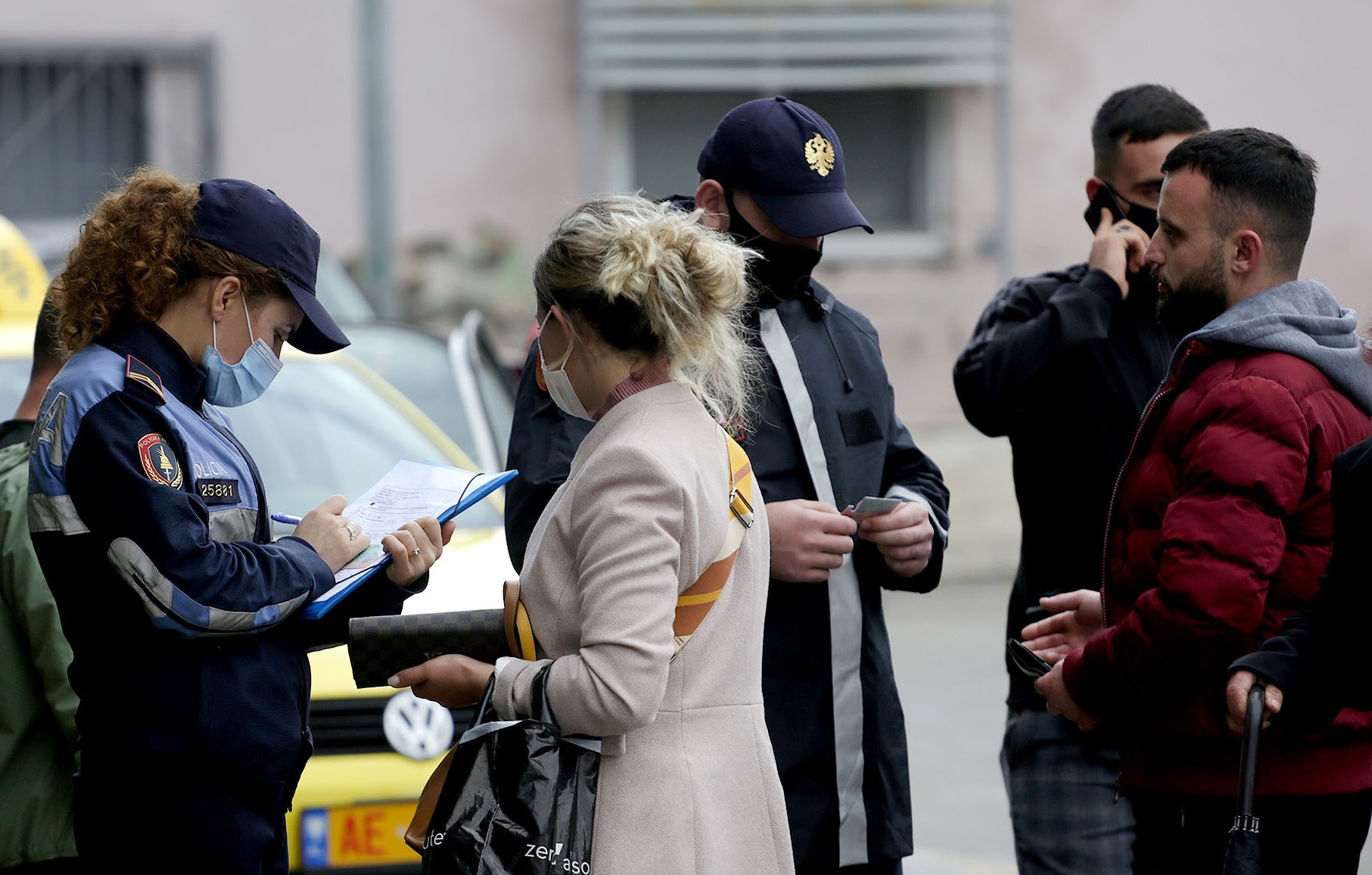 Nis vjelja e gjobave per maskat: Detyrimi ne faturen e dritave, ja si duket